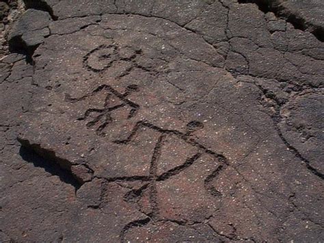 Huge Waves Provide Rare Glimpse of Hawaiian Petroglyphs | Ancient Origins