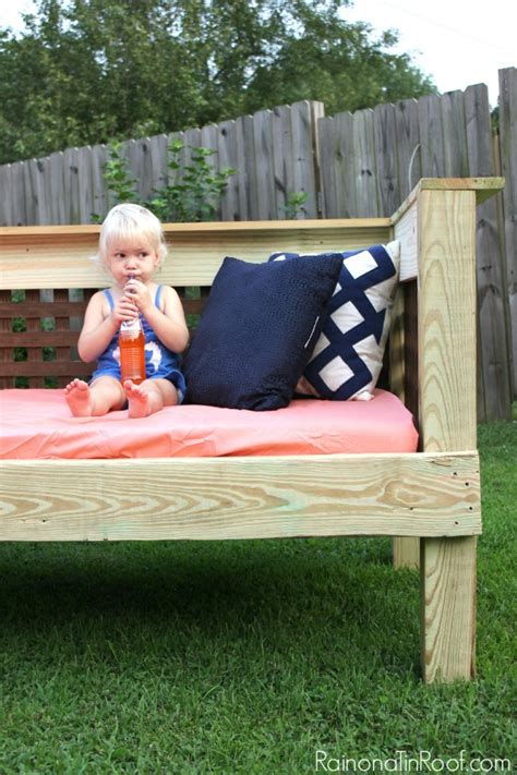 Diy Outdoor Daybed Ideas For Guest / Build An Outdoor Daybed Hgtv ...