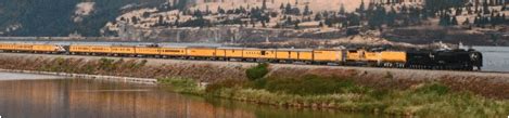 Excursiontrain on the Columbia River. UP photo.