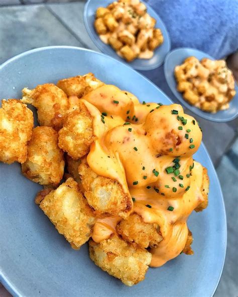 Cheesy tater tots: @TMRCrew | Food, Recipes, Food network recipes