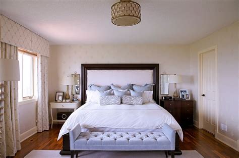 30 Bedrooms that Wow with Mismatched Nightstands | Mismatched nightstands, Side tables bedroom ...