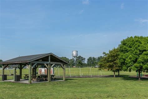 park and water tower in victoria va