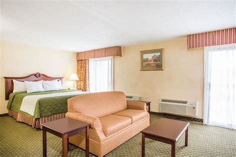 Days Inn & Suites by Wyndham Sutton Flatwoods | Sutton, WV Hotels