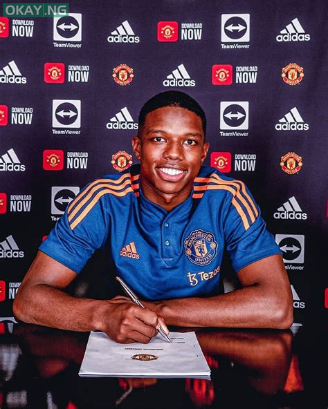 Malacia becomes first Man United signing • Okay.ng