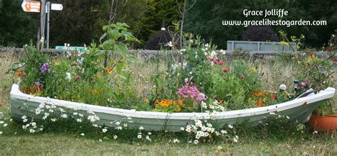 Container Garden Ideas - Growing Flowers In A Boat