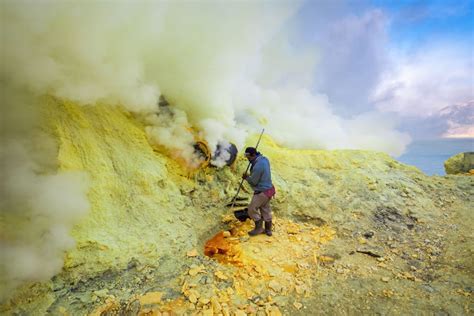 Hiking Kawah Ijen: Blue Flames & the World's Largest Acidic Lake - Road Affair