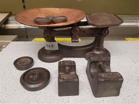 ANTIQUE BALANCE SCALE WITH WEIGHTS - Schmalz Auctions