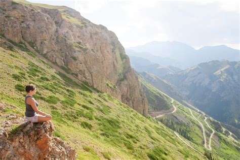 Premium Photo | Woman doing yoga in the mountains