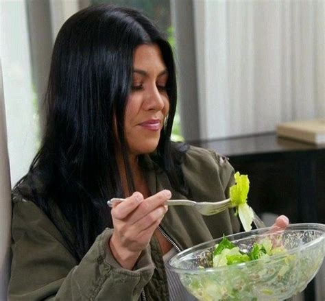 Kourtney Kardashian shares her ‘go-to’ salad recipe | Goss.ie