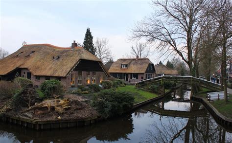 Visit Giethoorn, the picturesque Dutch village with no roads - Bunch of Backpackers