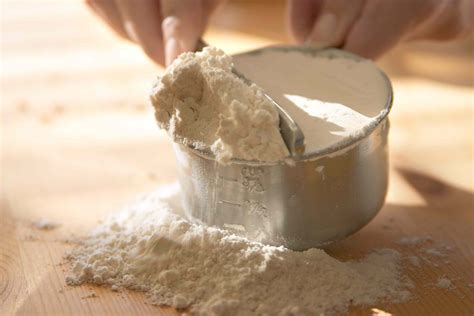 How to Measure Flour Correctly for Baking Recipes