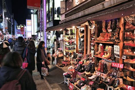 Takeshita Street, Harajuku editorial photography. Image of crowd - 115384522