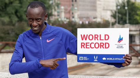 Kelvin Kiptum obliterates Eliud Kipchoge's world record at 2023 Chicago ...