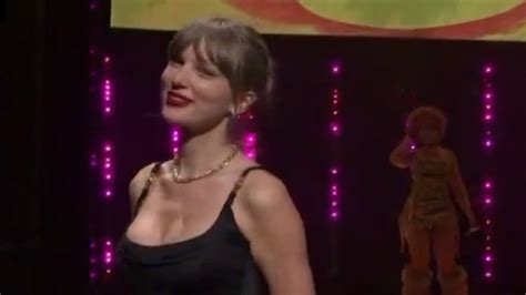 Taylor Swift Makes Surprise Appearance on SNL Season Premiere