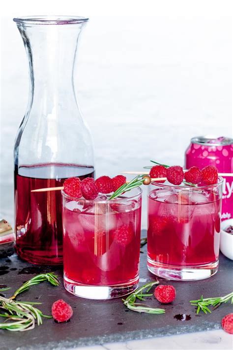 Sparkling Raspberry Vodka Cocktail | RecipeLion.com