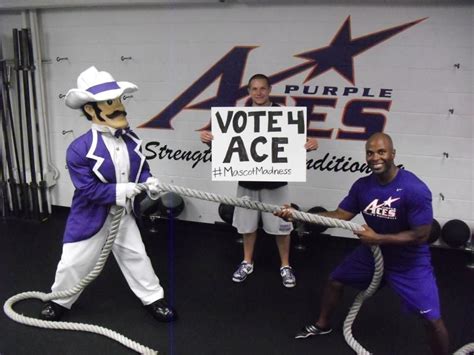 Ace Purple gets ready for #MascotMadness | University of evansville ...