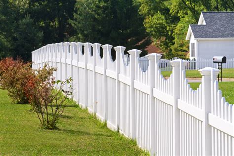 26 White Picket Fence Ideas and Designs