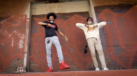 Ayo & Teo Perform The Official Dance For Their "Better Off Alone ...