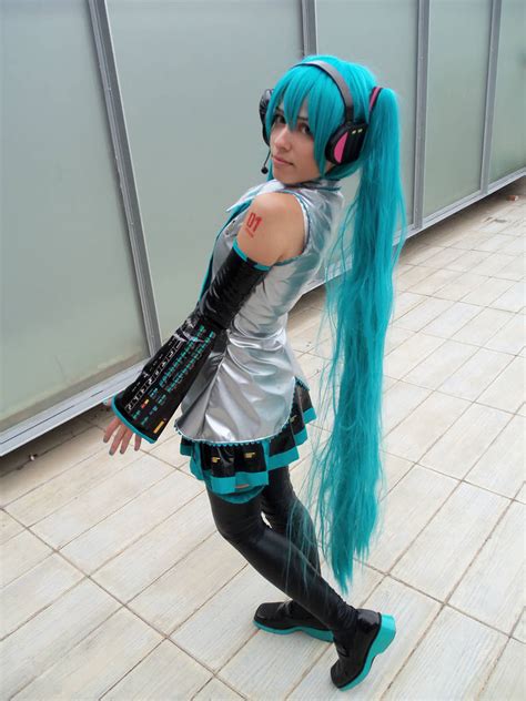 Hatsune Miku Cosplay 01 by mmmhOmoshiroi on DeviantArt