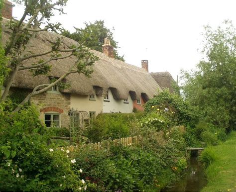 bellasecretgarden: Northmoor, West Oxfordshire, England | Cottage art, Cottage house designs ...