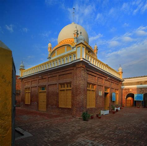 Guru Nanak Jayanti 2020: These are the most beautiful gurudwaras in ...