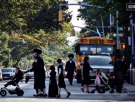 In Brooklyn's Hasidic Jewish Community, A Socially Distant Wedding - I24NEWS