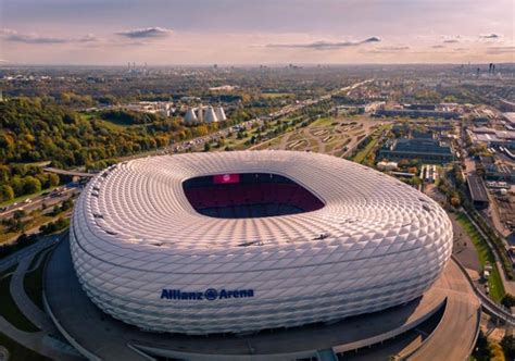 Bus tours: Guided tour of the Allianz Arena (FC Bayern München ...