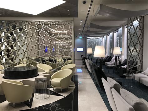 Review: Qatar Airways Premium Lounge Dubai International Airport