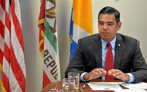 Long Beach Mayor Robert Garcia names appointees to Technology and Innovation, other commissions ...