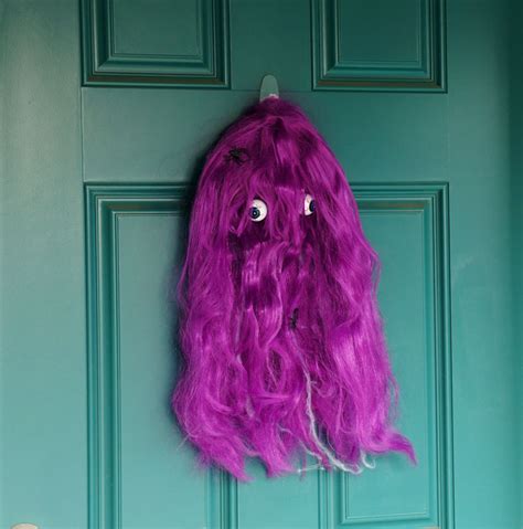 i d l e w i f e : DIY: halloween door monster