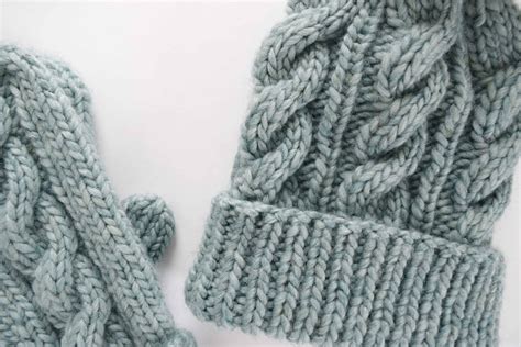 Classic Cabled Hat & Mittens - Free Pattern - Knifty Knittings