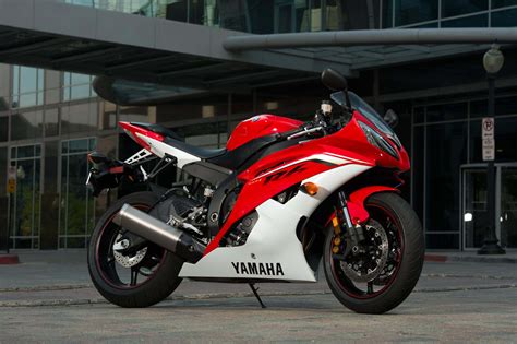 And Here is the 2013 Yamaha YZF-R6... - Asphalt & Rubber