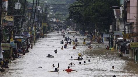 Philippine floods: Nineteen dead as rain continues - BBC News