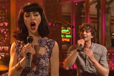 Watch Gotye + Kimbra Perform ‘Somebody That I Used to Know’ on ‘SNL’