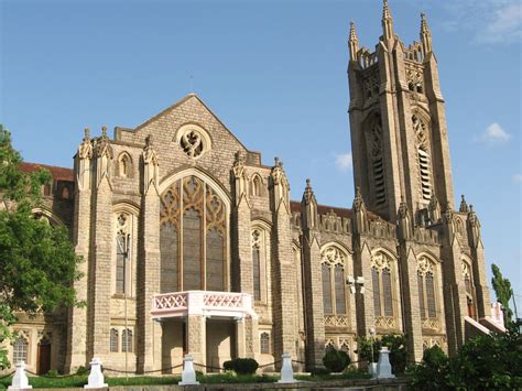 Travel: Medak Church, Telangana - Comfortably Numb