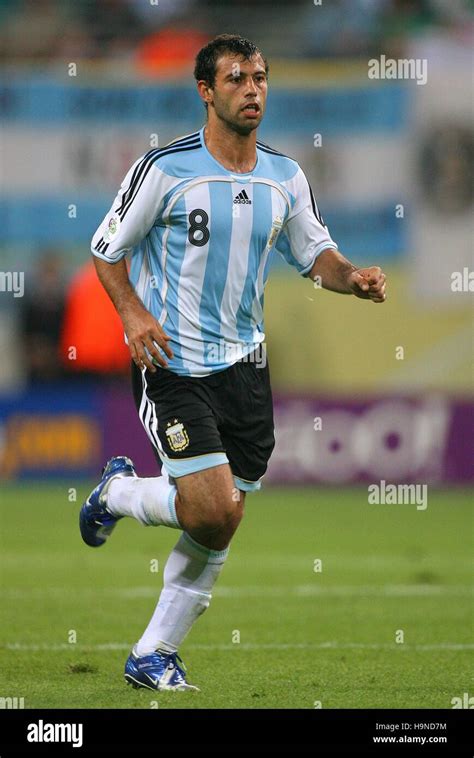 JAVIER MASCHERANO ARGENTINA & CORINTHIANS WORLD CUP LEIPZIG GERMANY 24 June 2006 Stock Photo - Alamy