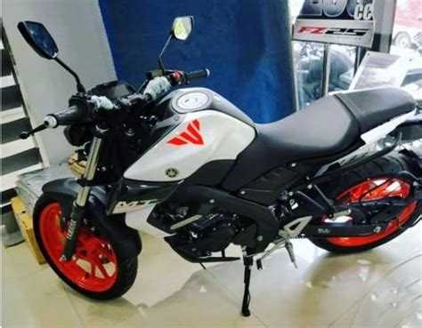 Dealer-modified Yamaha MT-15 gets white colour with orange wheels