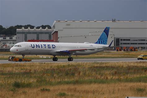 First United A321Neo in full colors spotted in Hamburg, delivery ...