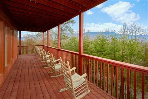 Pool And A View Mansion in Gatlinburg w/ 6 BR (Sleeps16)