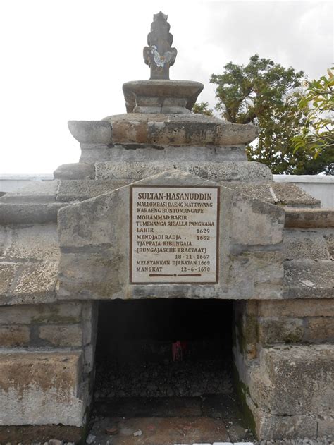 SENI LAMA MELAYU (MALAY OLDEN ART): Makam (Tomb of) Sultan Hasanuddin