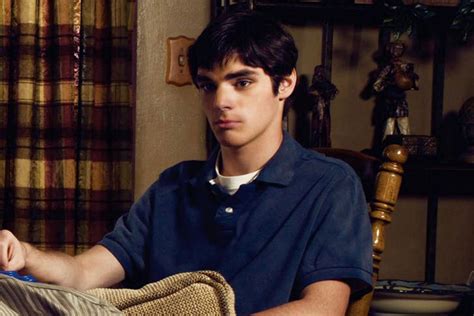 Breaking Bad’s Walt Jr actor RJ Mitte looks unrecognisable 9 years on from iconic TV show | The ...