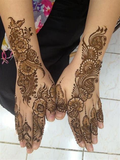 Overwhelming Back Hand Bridal Mehndi Designs - Back Hand Bridal Mehndi ...