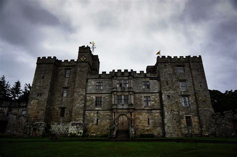 5 Most Haunted Castles in the World - Amy's Crypt