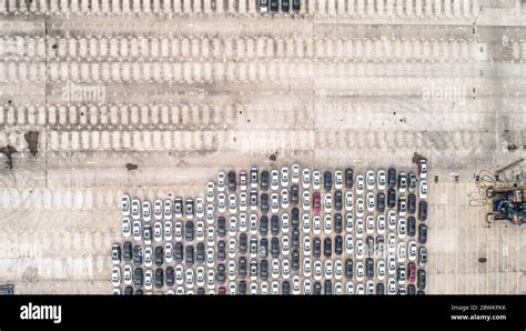 Aerial view of car parking top view Stock Photo - Alamy