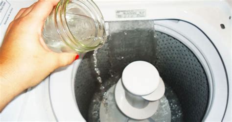 Add white vinegar to your laundry for these unexpected benefits. I never knew this!