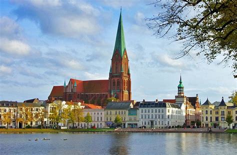 12 Top Tourist Attractions in Schwerin & Easy Day Trips | PlanetWare