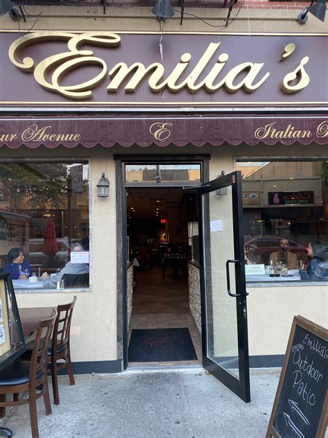 Delicious Italian Classics at Emilia's Restaurant in Bronx Little Italy ...