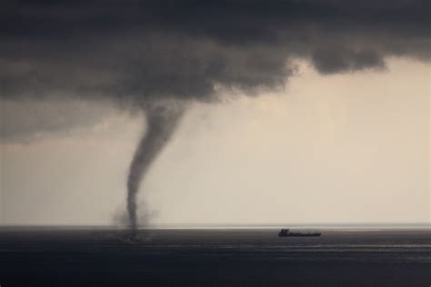 Can a Waterspout Turn Into a Tornado? | HowStuffWorks