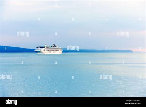 Cruise Ship on Auckland Harbour Stock Photo - Alamy