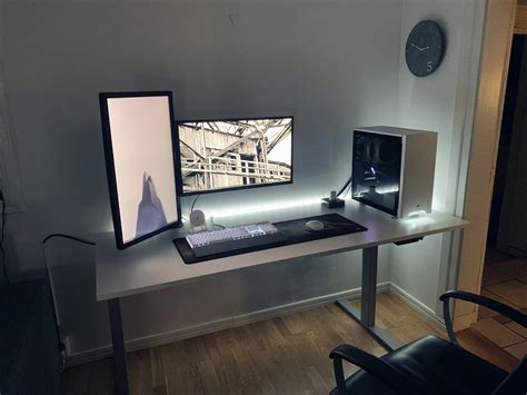 White setup : r/battlestations